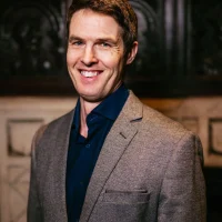 Mr Damian Lake - Consultant Ophthalmologist, Corneal and Refractive Surgeon